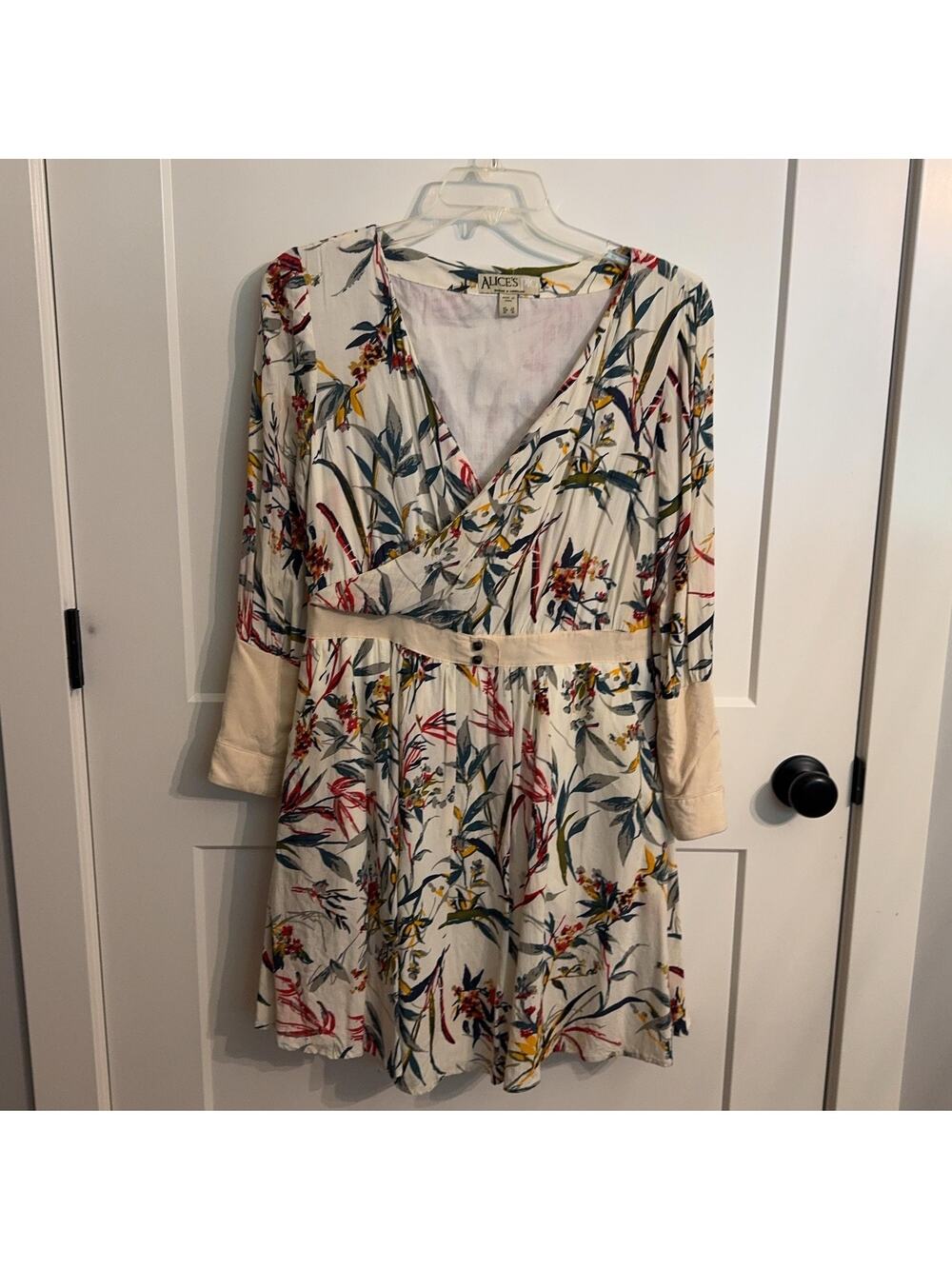 Alice's Pig Dress Sz10 White Floral Wrap Fit & Flare Ciara's Cuff Boho Prairie